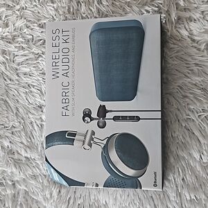 NEW SHARPER IMAGE WIRELESS FABRIC AUDIO KIT SLIM SPEAKER HEADPHONES EARBUDS BLUE